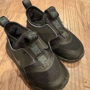 Nike Kids Black Slip-On Sneakers